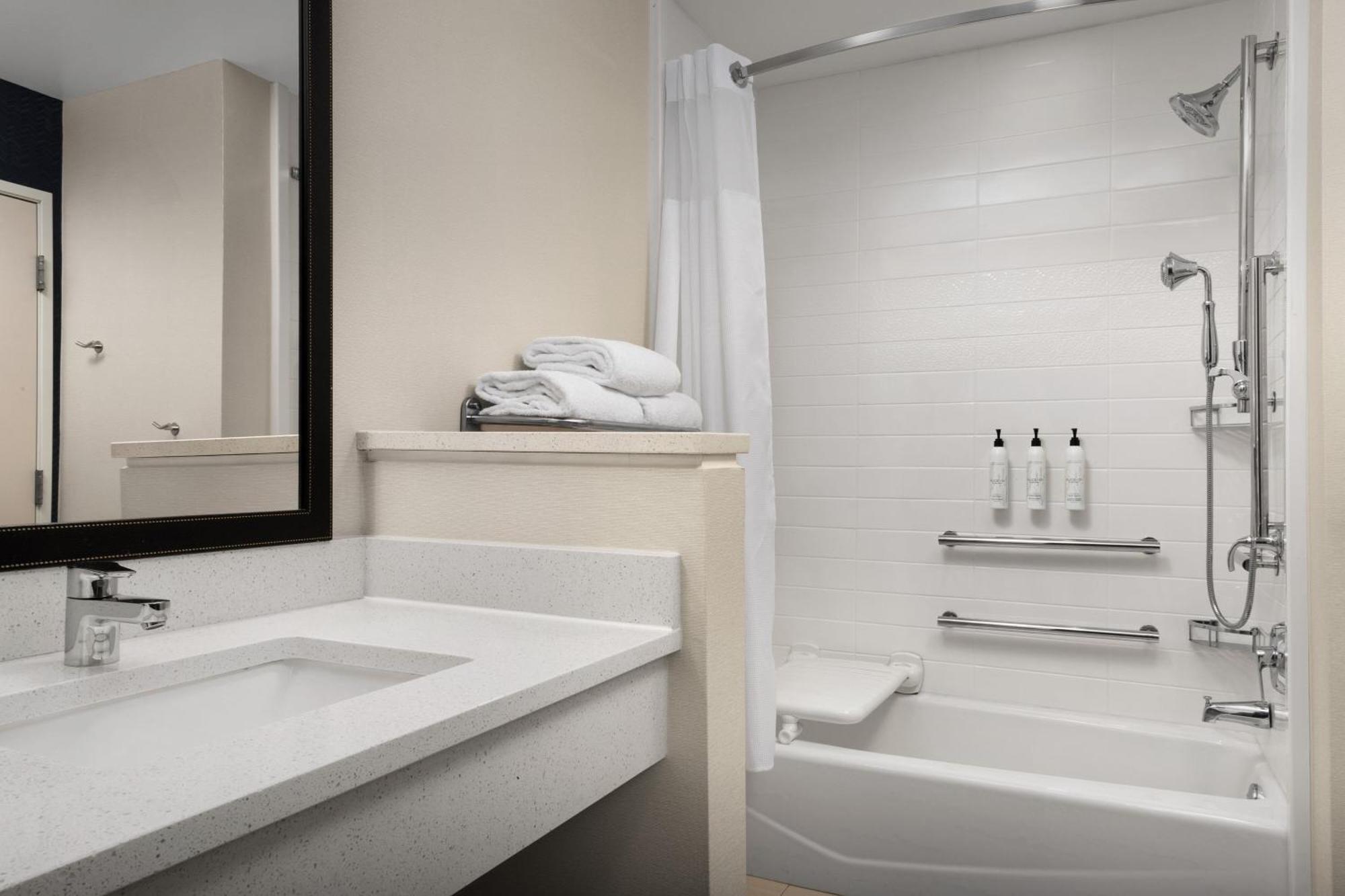 Fairfield Inn & Suites By Marriott Panama City Beach Upper Grand Lagoon Esterno foto